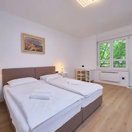 Lägenhet Fuer 4 Personen Ca- 80 M² In Split- Dalmatien - Gespanschaft Split-dalmatien By Interhome *