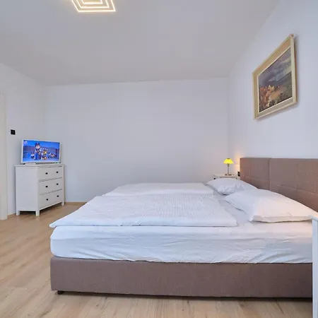 Lägenhet Fuer 4 Personen Ca- 80 M² In Split- Dalmatien - Gespanschaft Split-dalmatien By Interhome Split