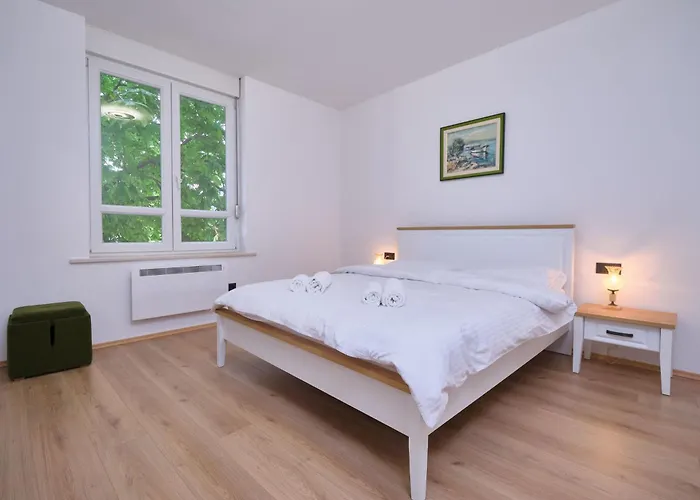 Fuer 4 Personen Ca- 80 M² In Split- Dalmatien - Gespanschaft Split-dalmatien By Interhome Appartement