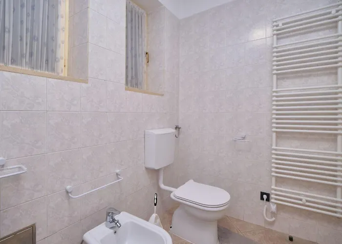 Fuer 4 Personen Ca- 80 M² In Split- Dalmatien - Gespanschaft Split-dalmatien By Interhome Appartement *