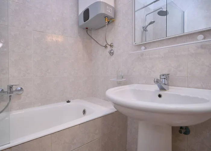 Appartement Fuer 4 Personen Ca- 80 M² In Split- Dalmatien - Gespanschaft Split-dalmatien By Interhome