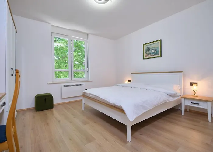 Fuer 4 Personen Ca- 80 M² In Split- Dalmatien - Gespanschaft Split-dalmatien By Interhome Appartement *