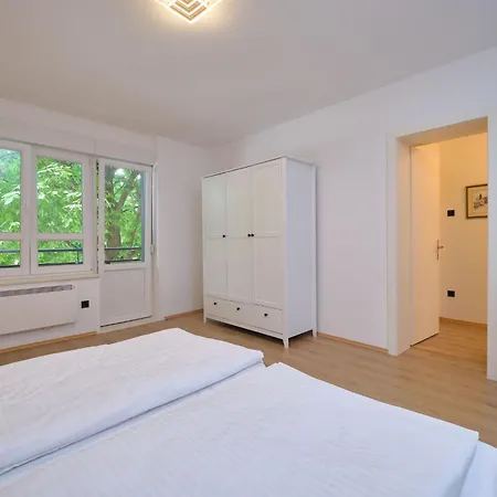 Apartment Fuer 4 Personen Ca- 80 M² In Split- Dalmatien - Gespanschaft Split-Dalmatien By Interhome Split