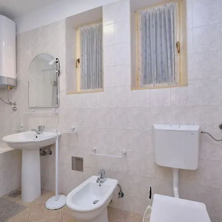 Apartment Fuer 4 Personen Ca- 80 M² In Split- Dalmatien - Gespanschaft Split-Dalmatien By Interhome *