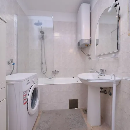 Apartment Fuer 4 Personen Ca- 80 M² In Split- Dalmatien - Gespanschaft Split-Dalmatien By Interhome * Split